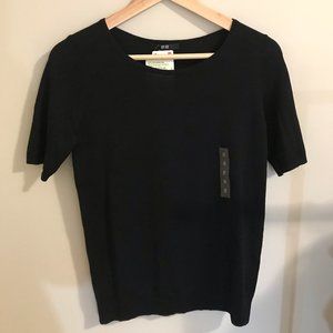 UNIQLO short sleeve sweater